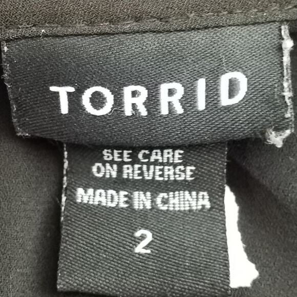 Torrid Womens Size 2X Short Sleeve Asymmetrical Hem Studded Black Semi Sheer - Picture 3 of 5